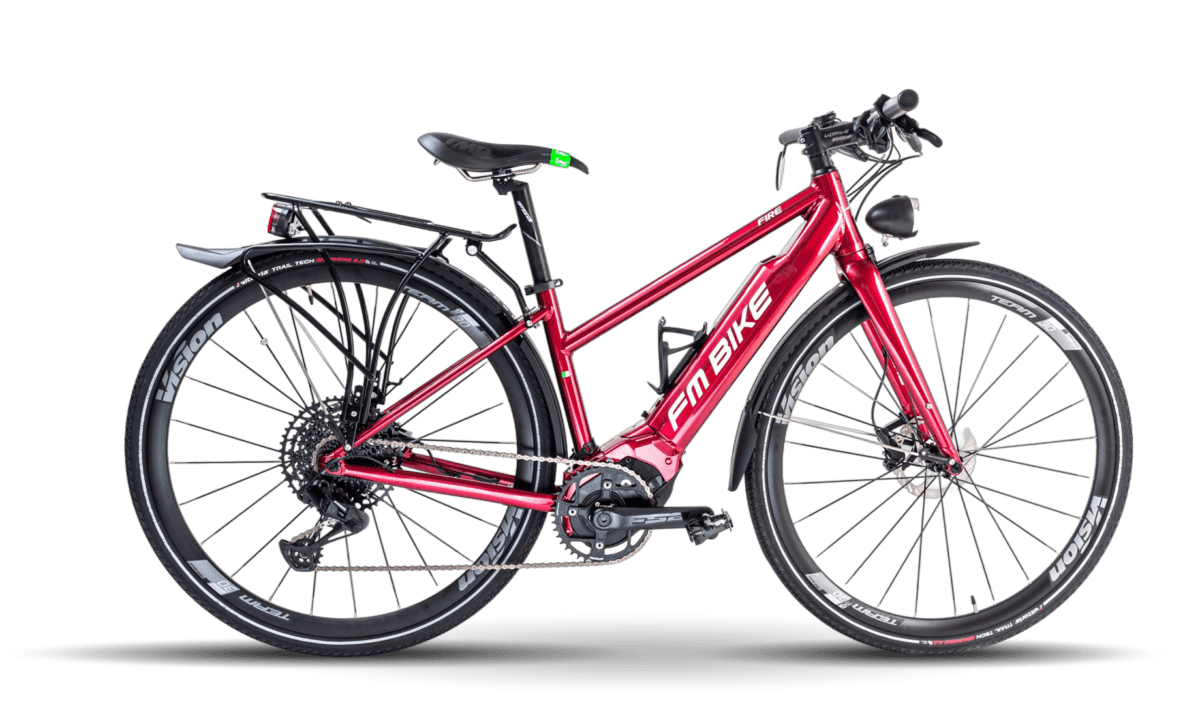 bici elettrica modello e-fire rosso metallizzata con portapacchi posteriore, parafanghi e fanale anteriore