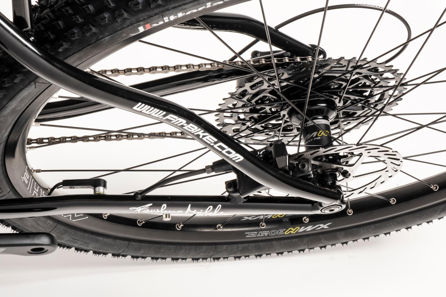 ebike mtb modello vulcan dettaglio cassetta pignoni e freni a disco