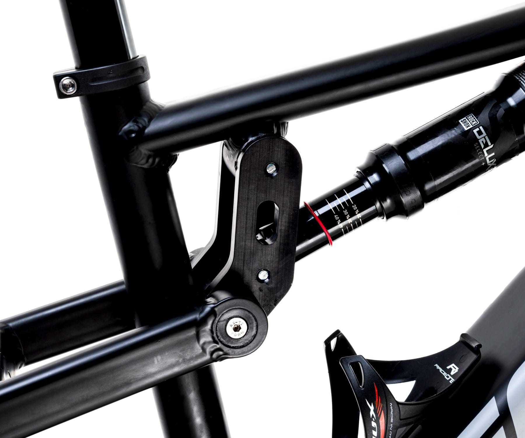 ebike mtb modello venom 720 nera dettaglio punto di fissaggio sistema di sospensione