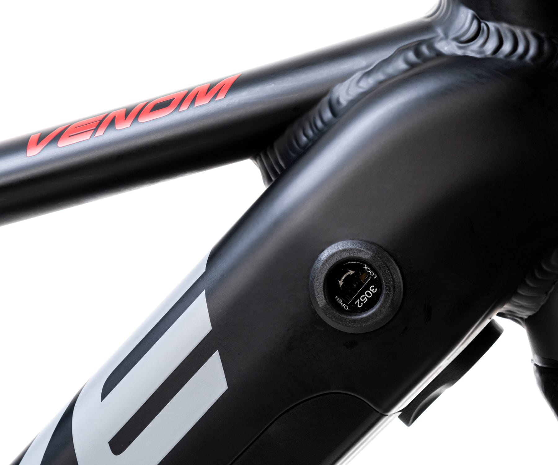 ebike mtb modello venom 720 nera dettaglio punto di fissaggio tubo superiore e diagonale