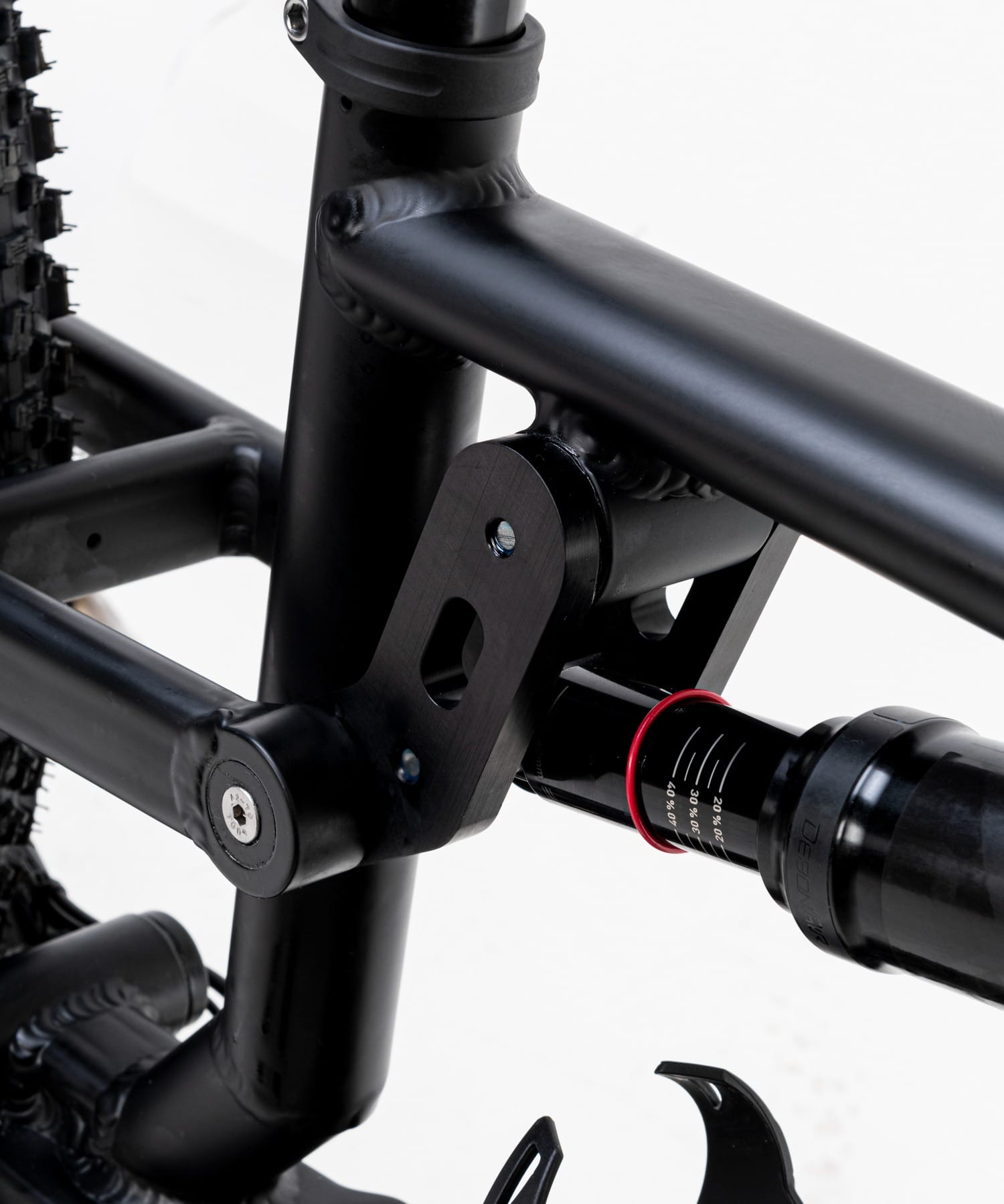 ebike mtb modello venom 720 nera dettaglio punto di fissaggio sistema di sospensione