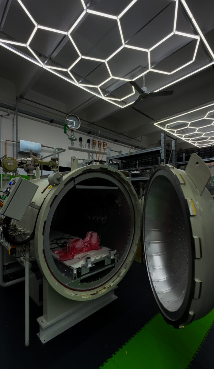 Laboratorio 3 autoclave utilizzato in laboratorio per la realizzazione di bici su misura